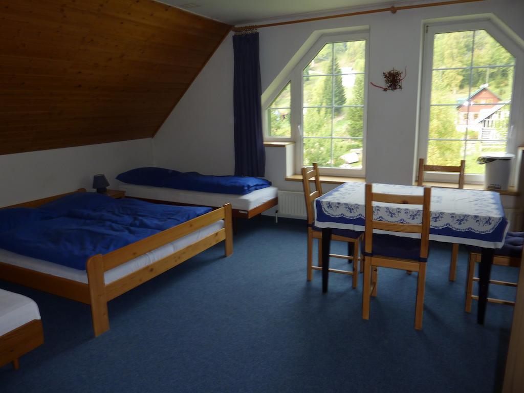 Niky Hotell Josefŭv Dŭl Rum bild